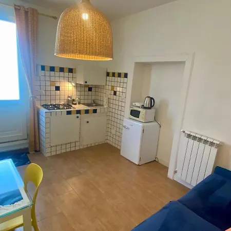 The Navel Of On Via Toledo *