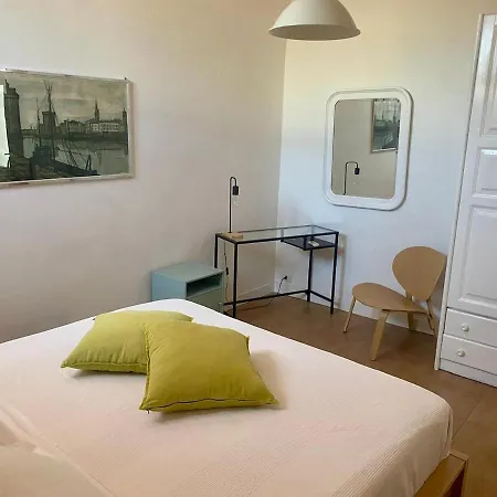 The Navel Of On Via Toledo