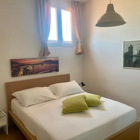 Apartament The Navel Of On Via Toledo Neapol